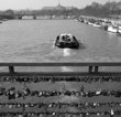 cadenas sur le pont a Paris